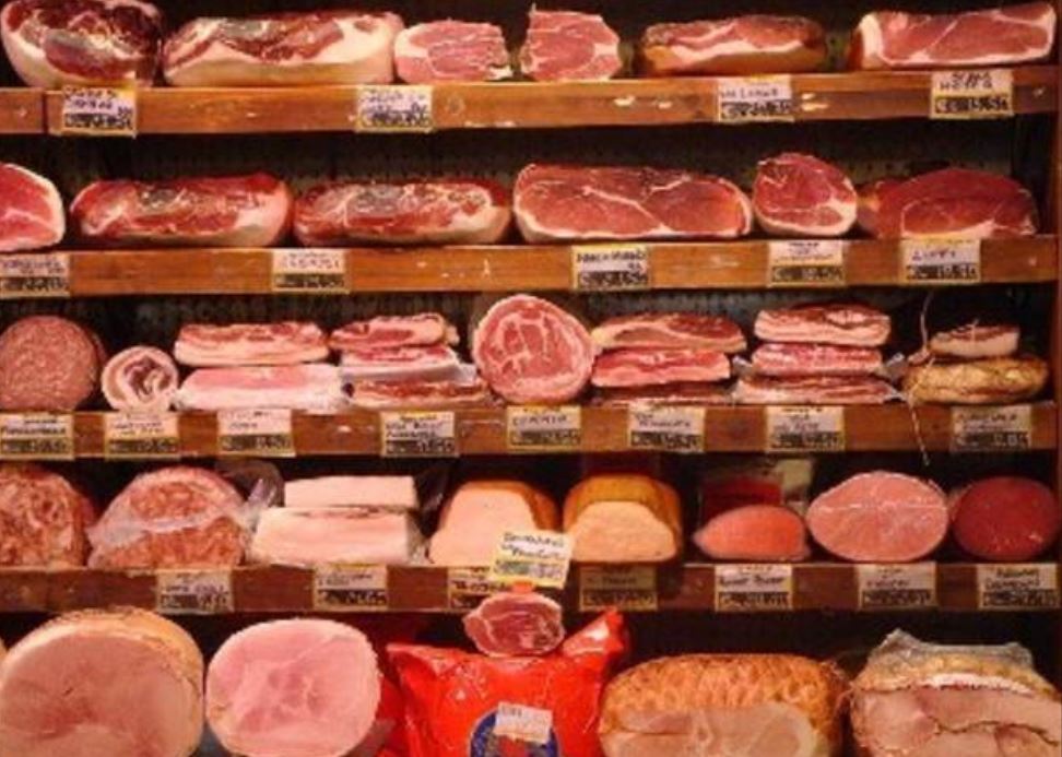 Infocons: 40 % dintre produsele semipreparate din carne existente în România sunt FALSE!