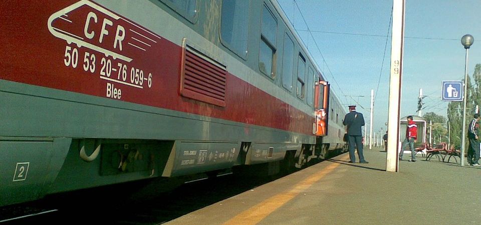 Zeci de trenuri afectate de o defecțiune la sistemul electric