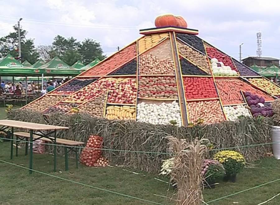 Festivalul ,,Rodul Pământului – Zilele Recoltei la Cumpăna”. Spectacole, concursuri și produse tradiționale