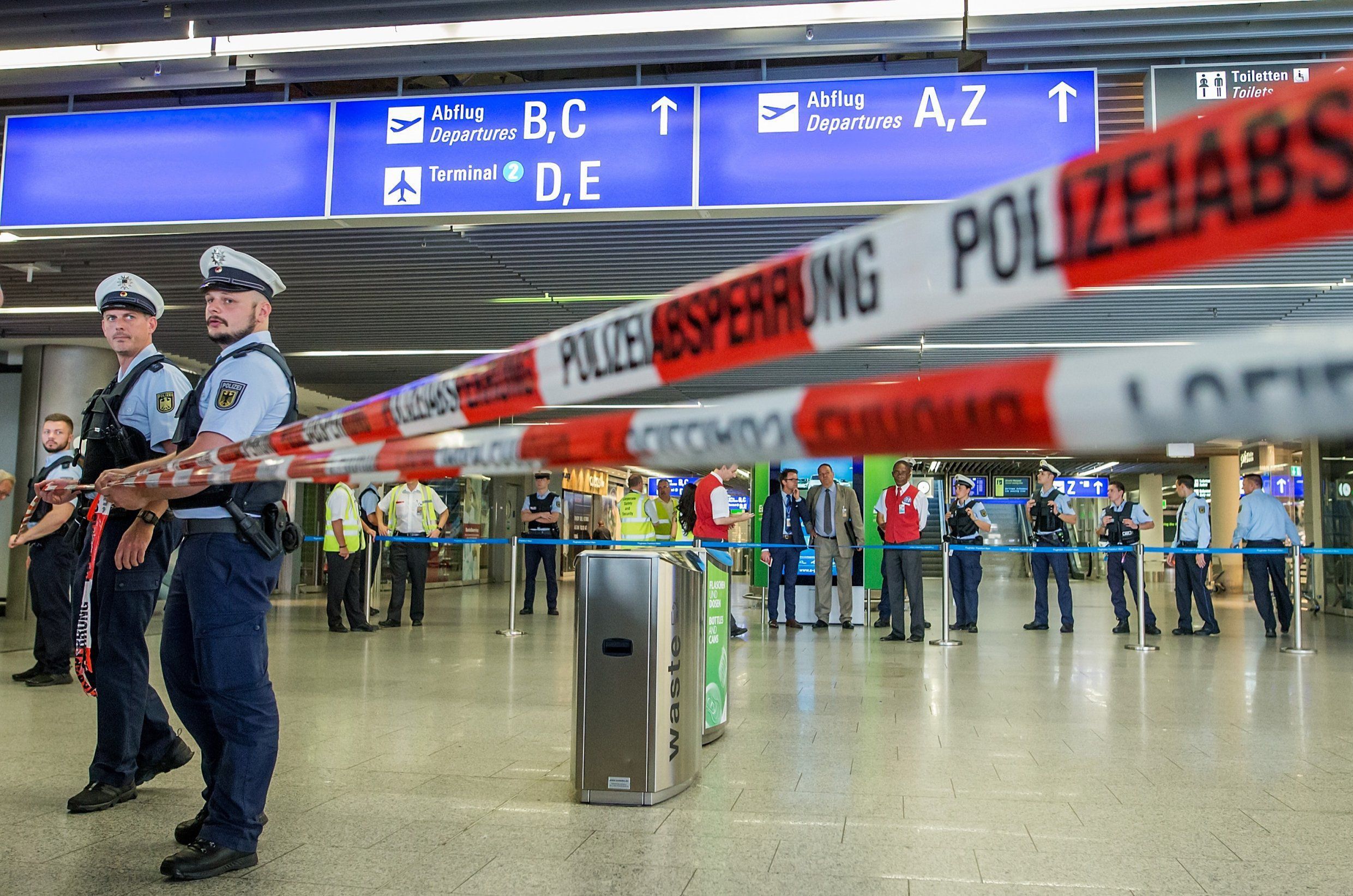 Aeroportul din Frankfurt a fost parțial evacuat, după o amenințare cu bombă