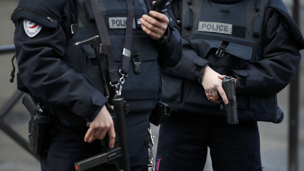 FRANȚA: Militar atacat cu un cuțit. Suspectul ar fi făcut o referire la Allah