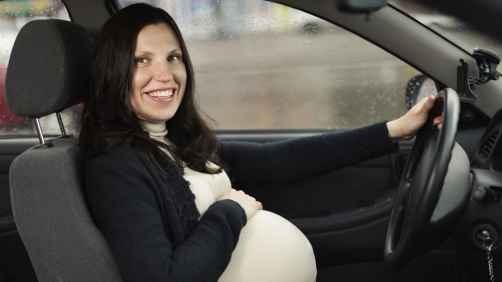 Au dreptul femeile însărcinate să parcheze pe locurile destinate persoanelor cu handicap?