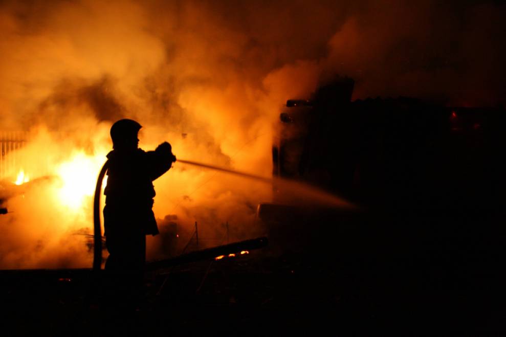 Județul CONSTANȚA: Imobil distrus de un incendiu. O persoană a decedat