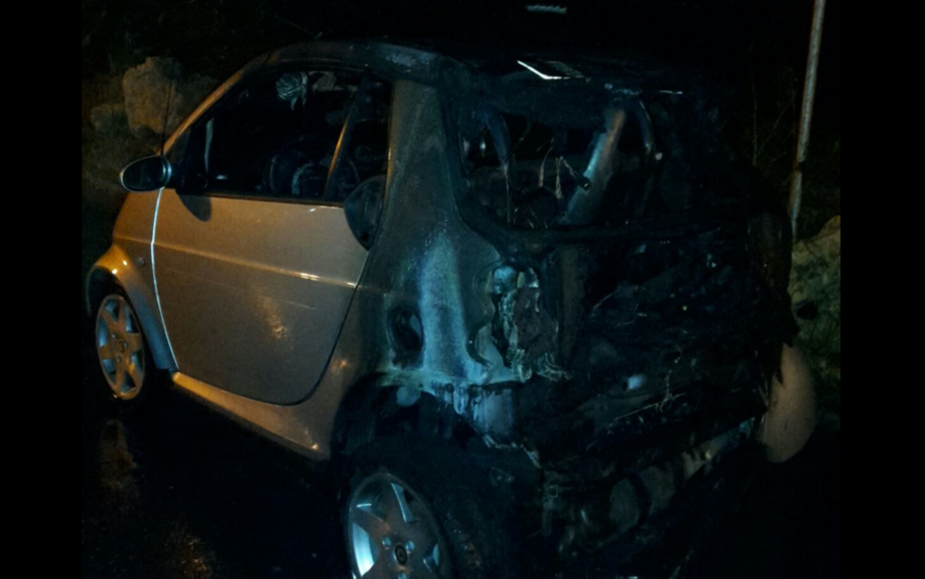 CONSTANȚA/FOTO: Autoturism distrus de un incendiu