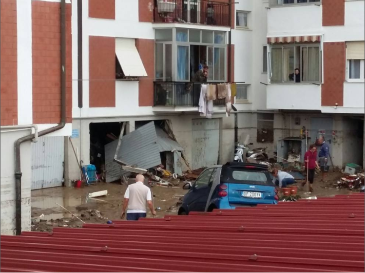ITALIA/FOTO – Inundații de proporții la Livorno. Șapte oameni au fost găsiți morți