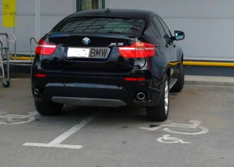 CONSTANȚA – Șoferii care parchează pe locurile persoanelor cu handicap, arși la buzunar