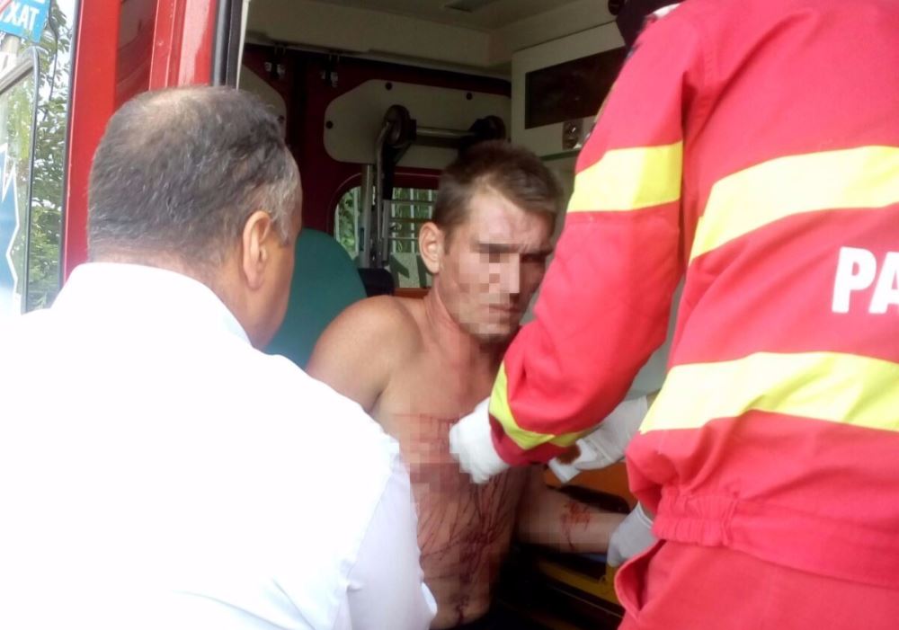 TULCEA/FOTO: Sinucigașul de serviciu recidivează. Astăzi și-a tăiat venele