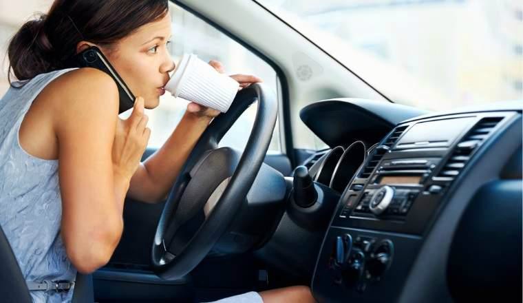 Poliția italiană a început vânătoarea celor care utilizează telefonul mobil la volan