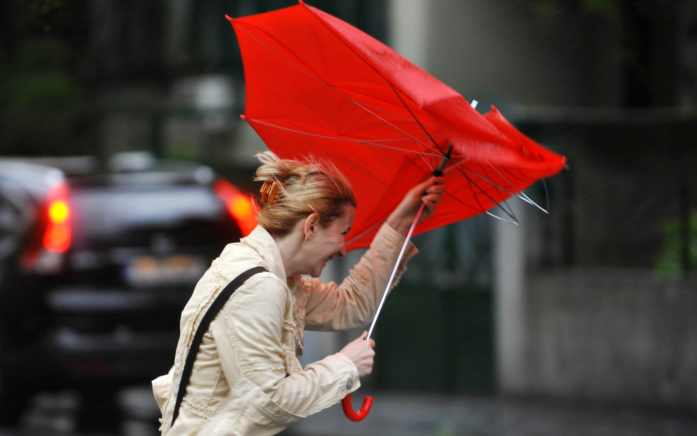 Informare meteo: Ploi torențiale și vijelii în majoritatea regiunilor țării
