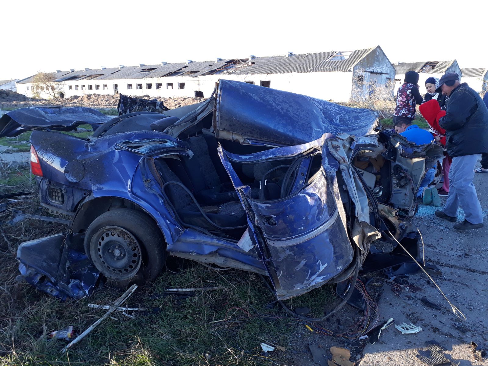 Accident MORTAL la MANGALIA. Mașina condusă de un adolescent s-a rupt în două! (imagini șocante)
