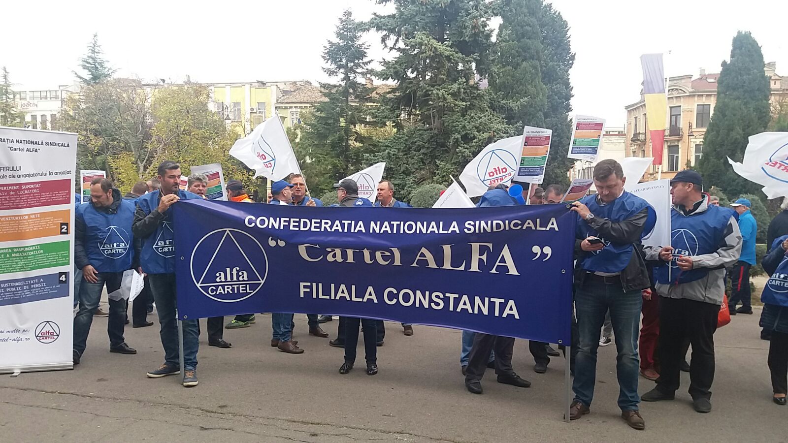 VIDEO – Sindicaliștii BNS și Cartel Alfa au protestat astăzi în fața Prefecturii Constanța