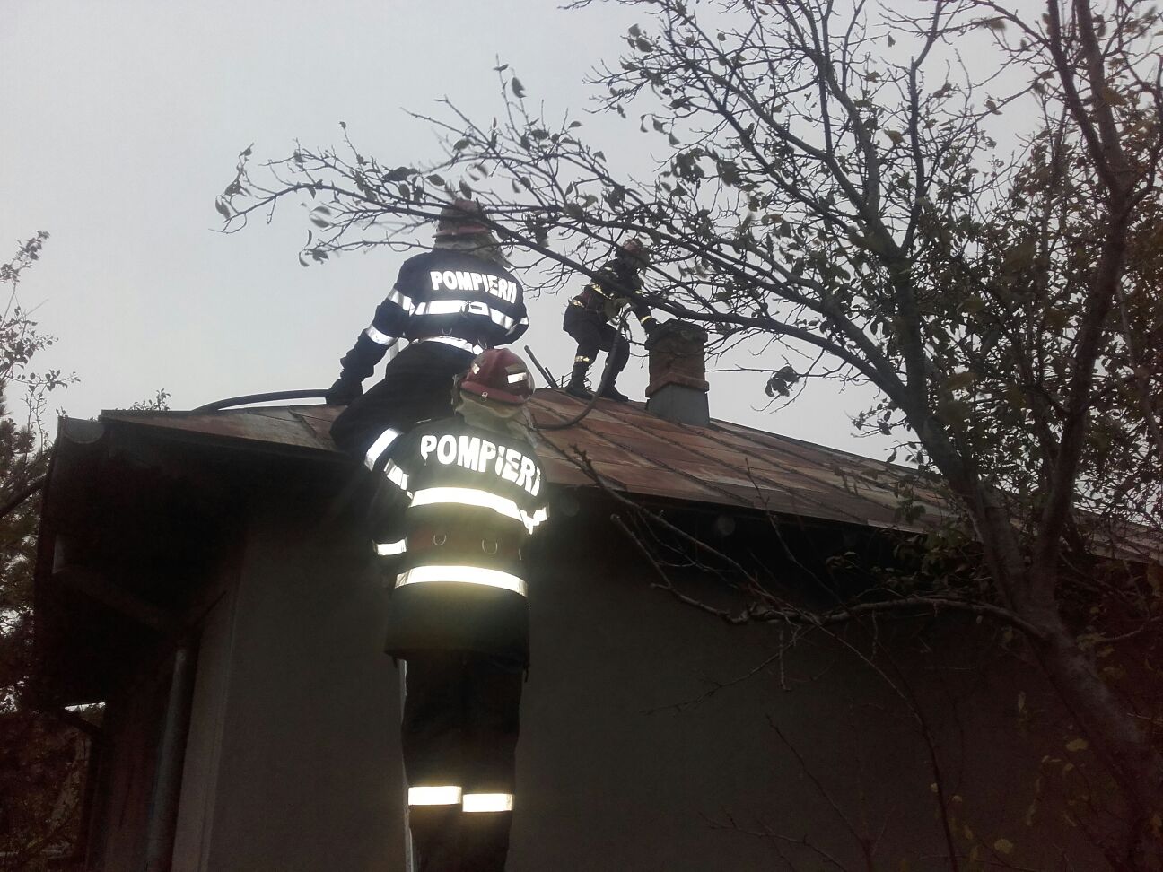 FOTO – Județul TULCEA: Incendiu la o casă din comuna Greci