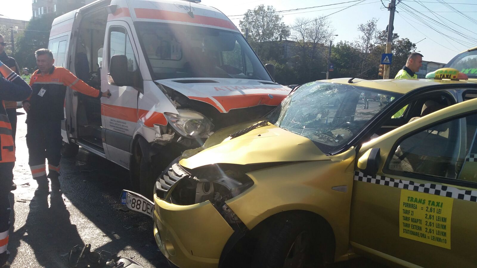 UPDATE/VIDEO – Accident rutier GRAV în zona ICIL din Constanța. Un taxi a lovit o ambulanță!