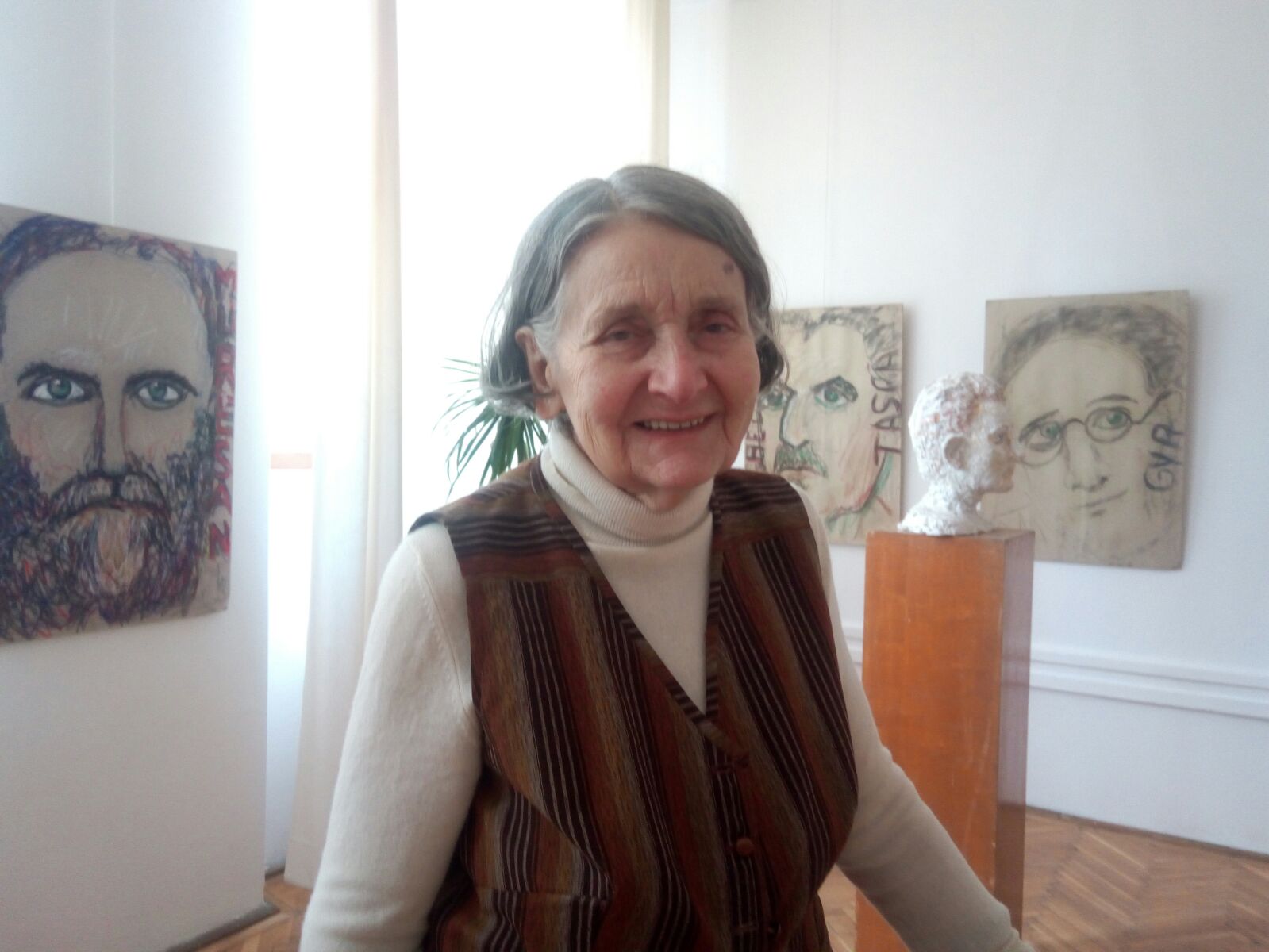 FOTO – CONSTANȚA: Artista Silvia Radu – Expoziția „Grădina cu îngeri este România cu frumusețile ei”
