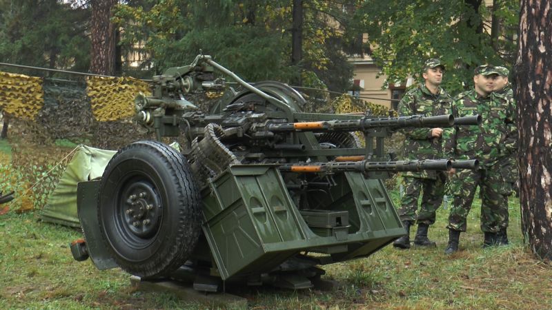 TULCEA: Ziua Armatei celebrată printr-o expoziție de tehnica militară în centrul orașului