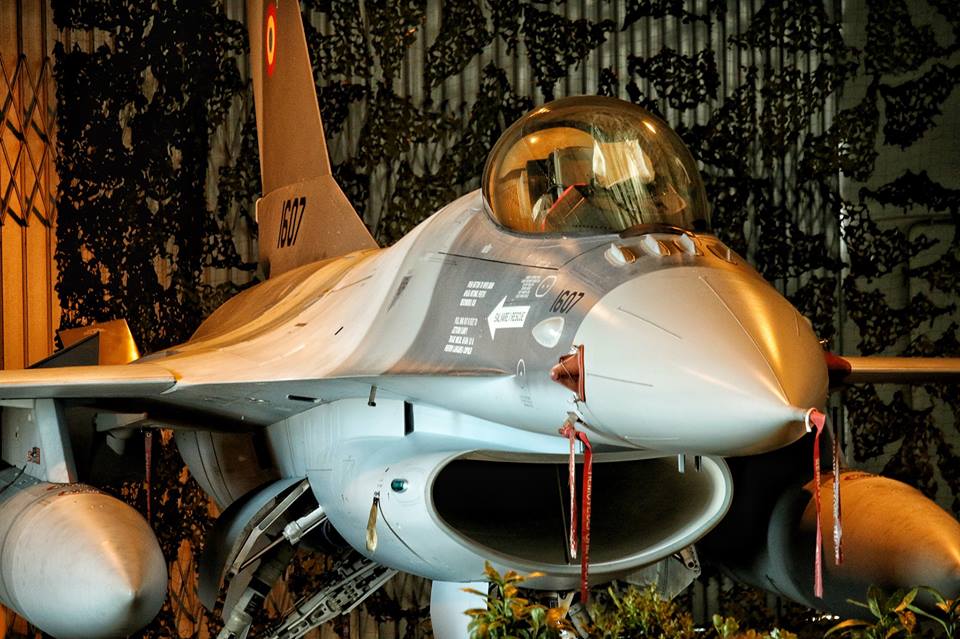Alte trei aeronave F-16 Fighting Falcon intră oficial în dotarea Forţele Aeriene Române