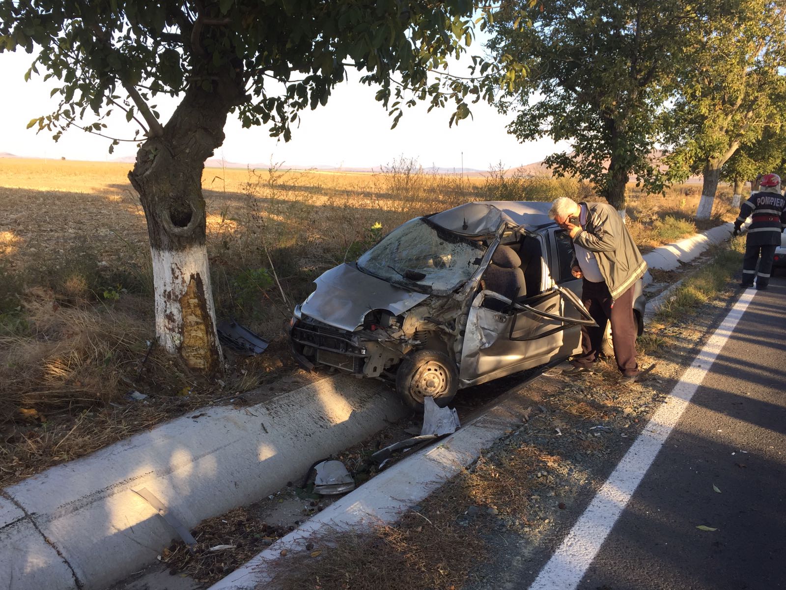 TULCEA/FOTO: Accident grav cu o persoană încarcerată. Victima a fost salvată de trei pompieri aflați în afara orelor de program