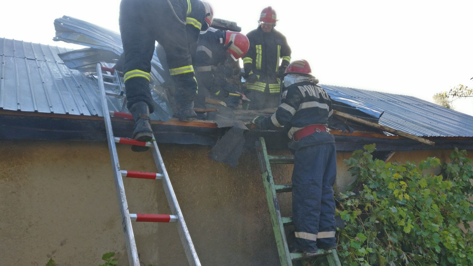 TULCEA/FOTO: Incendiu la o casă