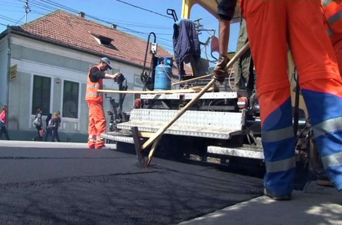 CONSTANȚA, TULCEA: Lucrări de asfaltare