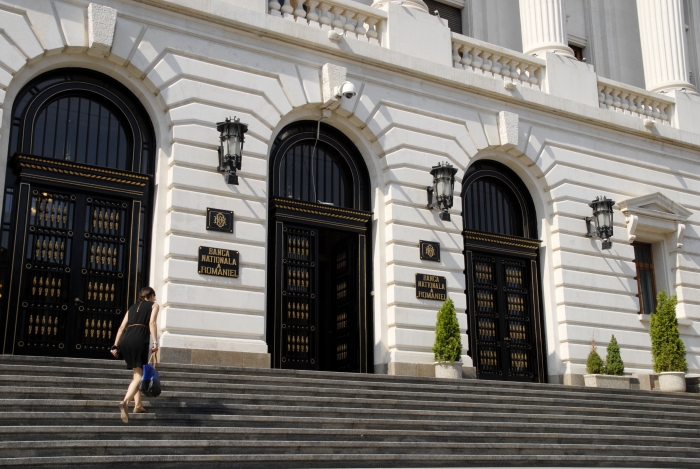 BNR scoate la concurs posturi pentru specialiști români care lucrează în străinătate