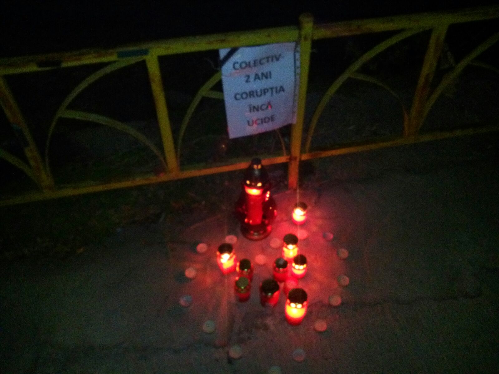 #COLECTIV 2 ANI. Constanţa nu a uitat durerea şi a aprins candele în memoria îngerilor răpuşi de flăcări (foto)