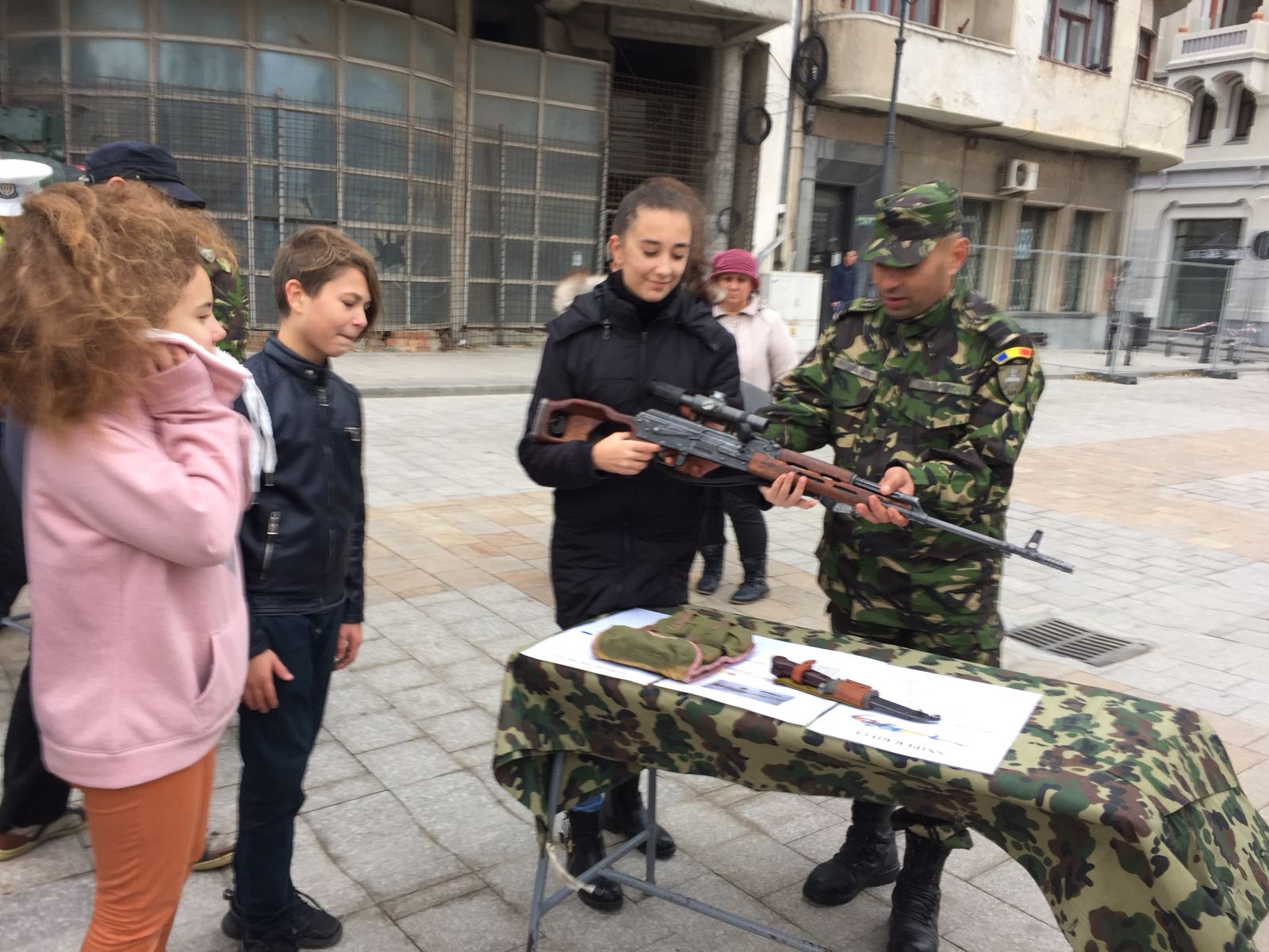 ZIUA ARMATEI la CONSTANȚA: Expoziție de tehnică militară în Piața Ovidiu (galerie foto)