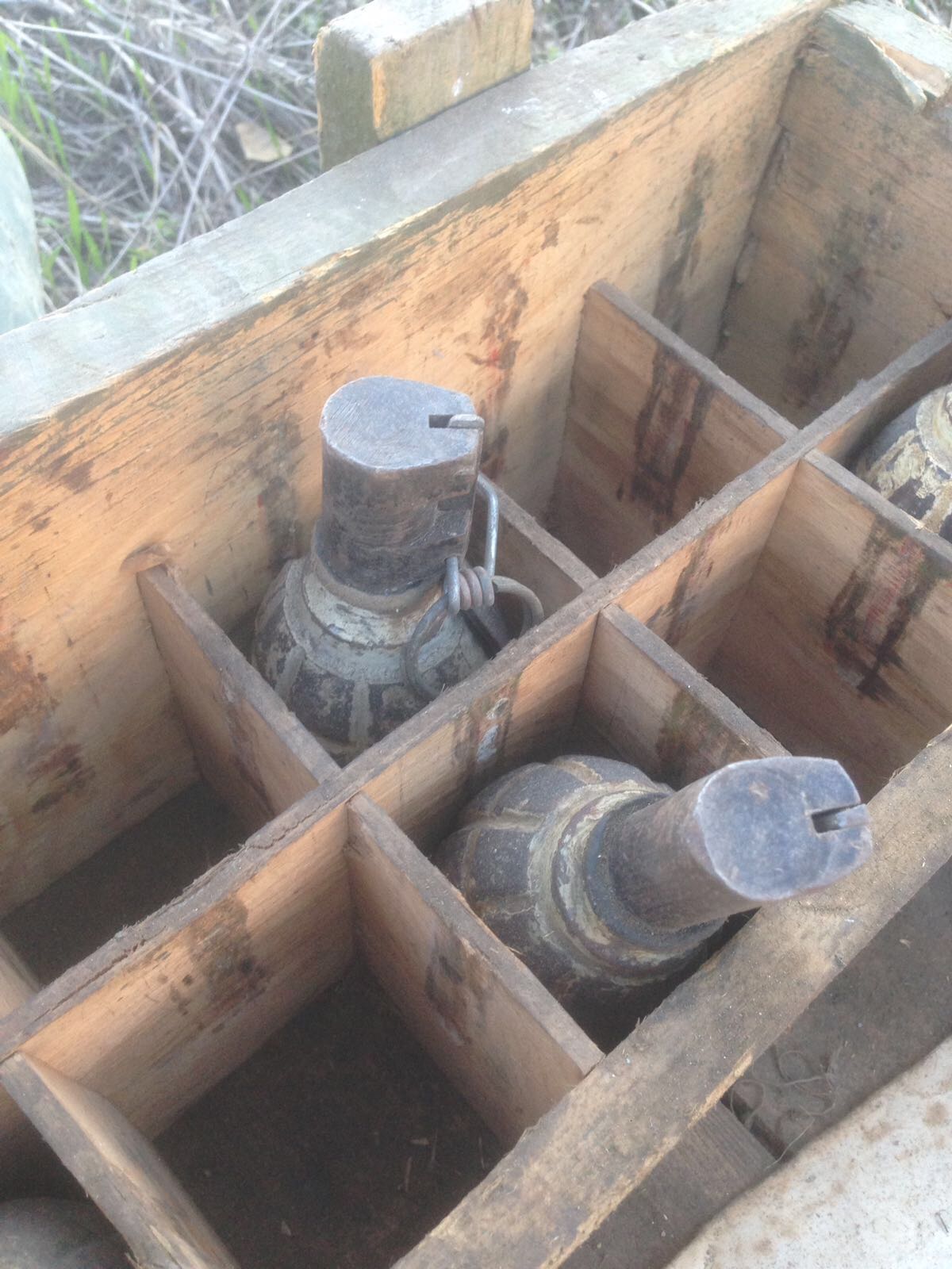 UPDATE / FOTO: PERICOL la Medgidia! Grenade furate și aruncate