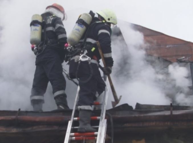Incendiu într-o locuință din Palas