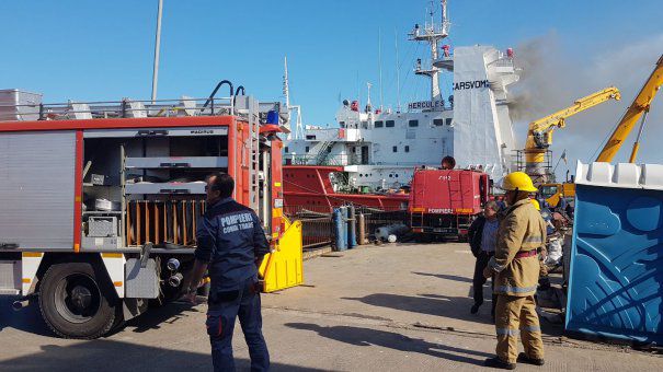 UPDATE/ PORTUL CONSTANȚA: Incendiu pe remorcherul Hercules. Pompierii se luptă în continuare cu flăcările