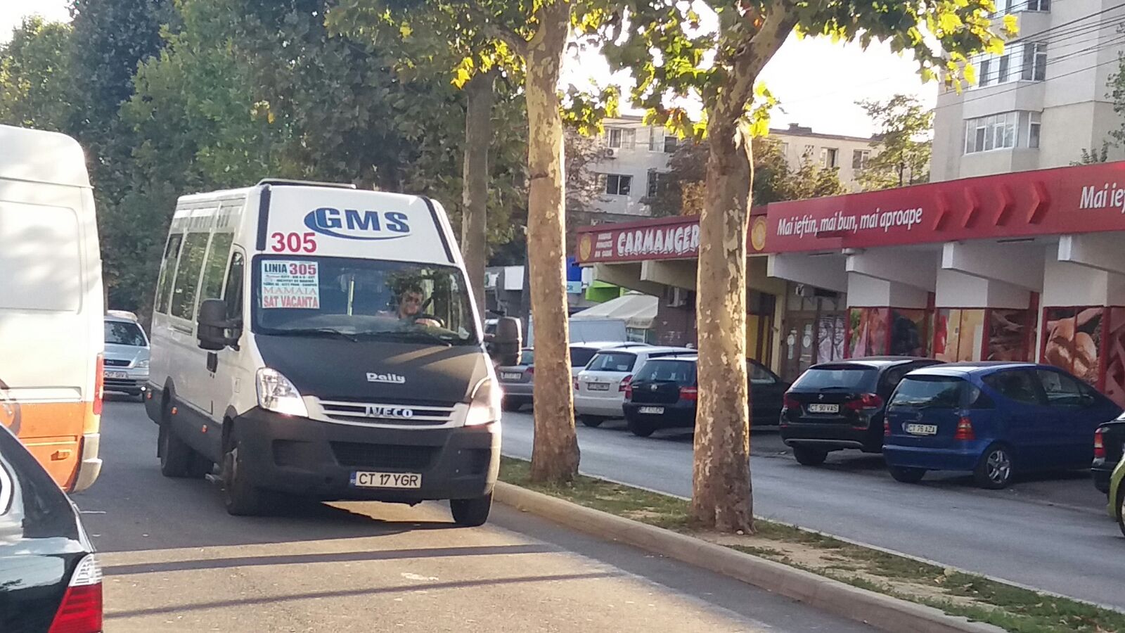 FOTO/ MAXI – TAXI DIN CONSTANȚA. Una este în aviz, alta este pe traseu