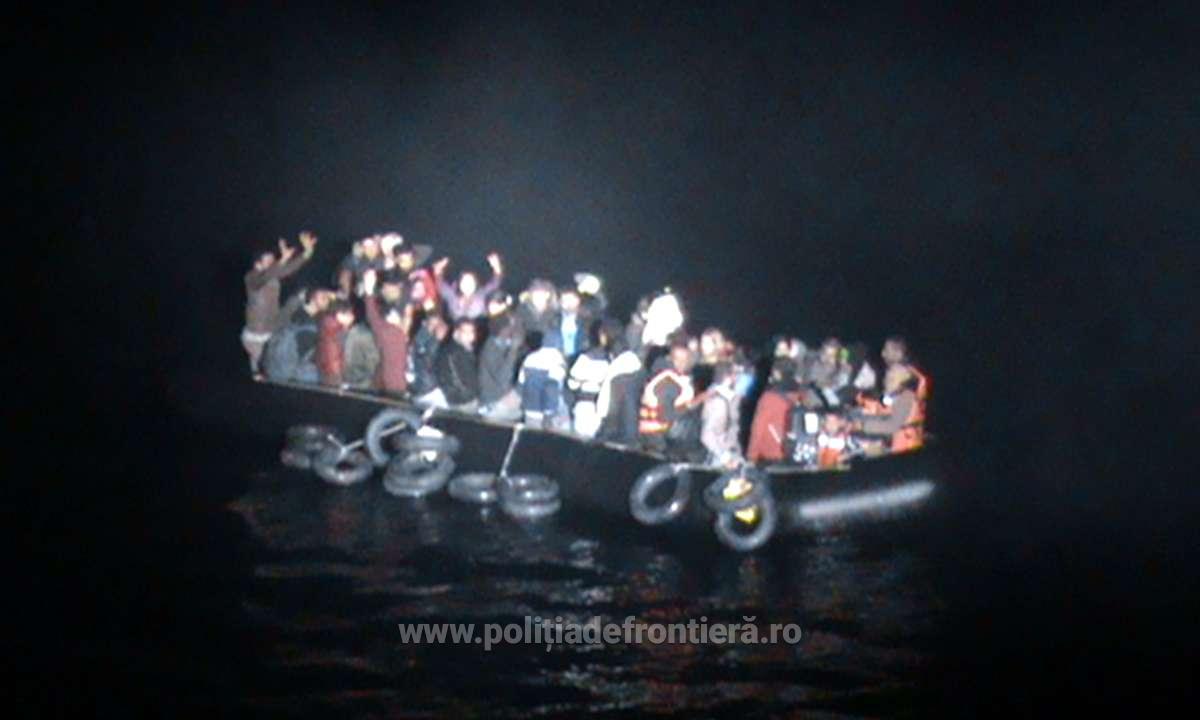 Zeci de migranți salvați de polițiștii de frontieră români