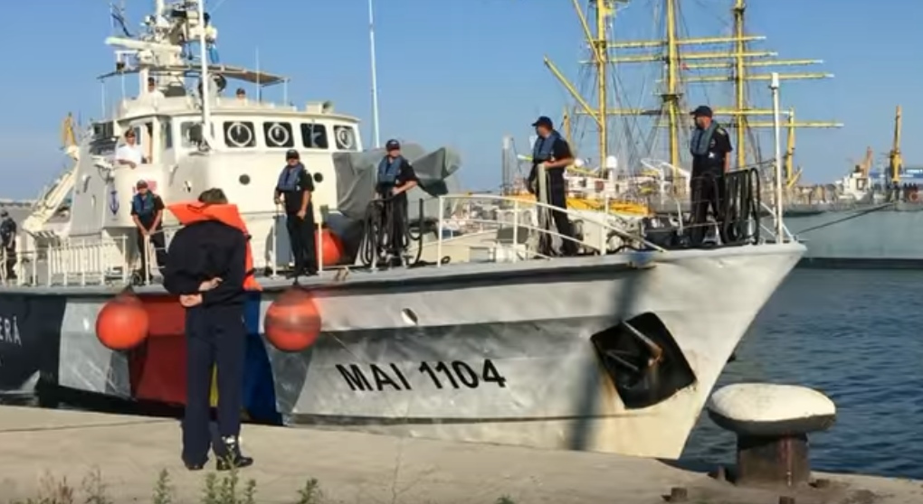 50 de persoane, aflate în pericol de înec pe Marea Egee, salvate de poliţiştii de frontieră români