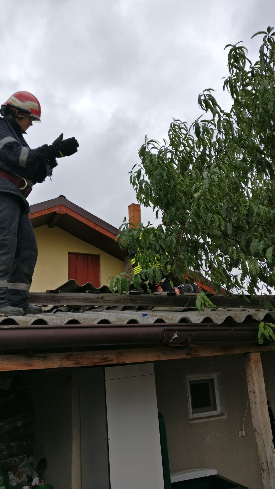 FOTO/ ALERTĂ LA ISU TULCEA! O casă a luat foc