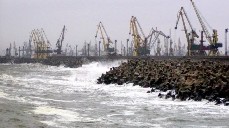 Porturile Constanţa Nord, Constanţa Sud, Midia şi Mangalia, închise din cauza vântului puternic