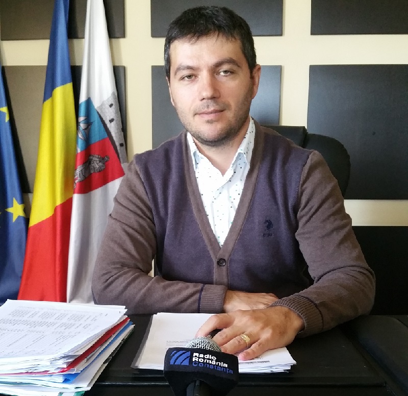 OVIDIU: Primăria oraşului intenţionează să schimbe toate lămpile de iluminat public