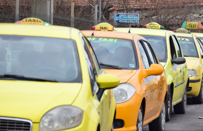 CONSTANȚA: Taximetriștii amenință cu acționarea în instanță a autorității locale