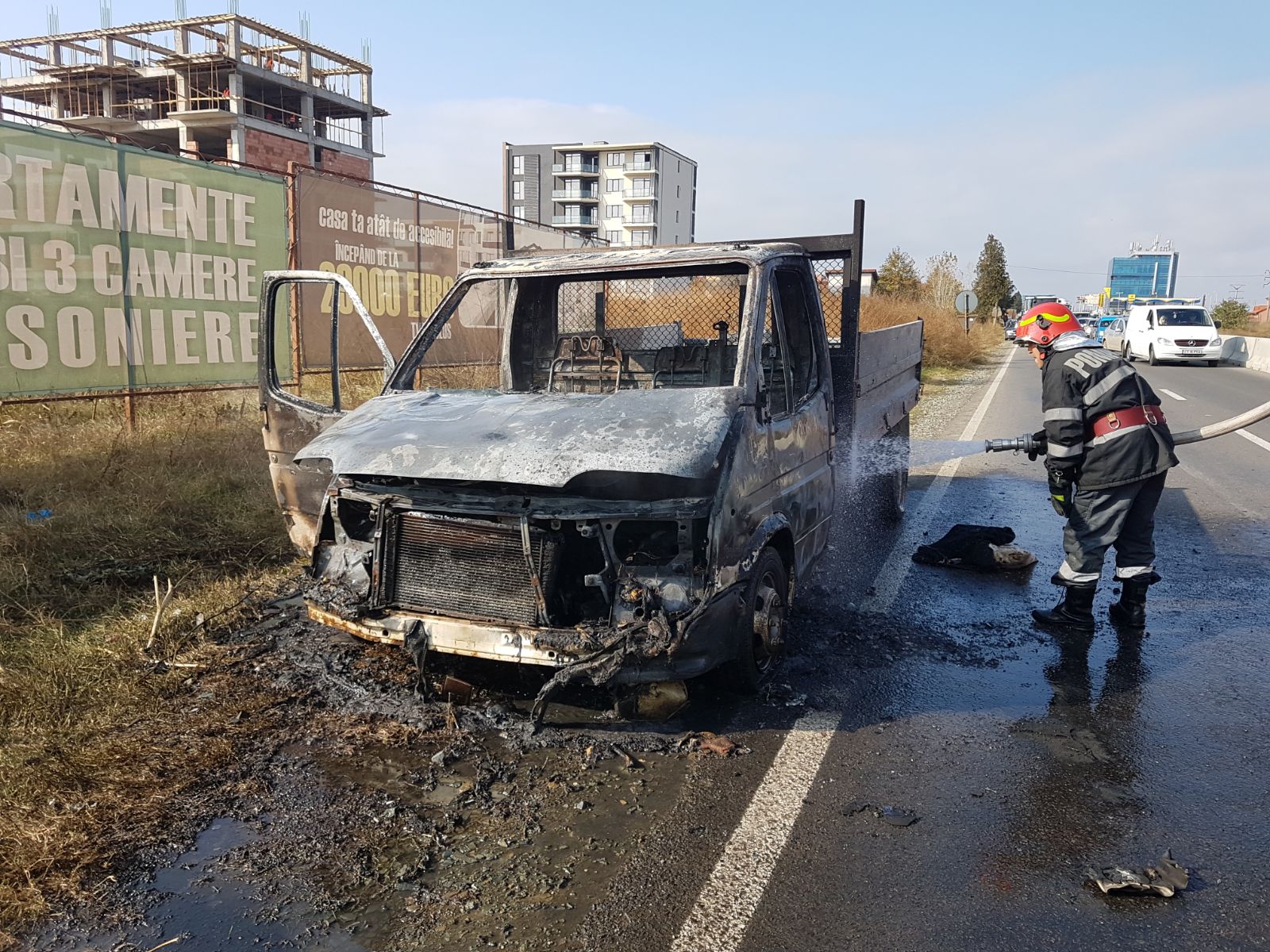 Camion distrus de flăcări la ieșire din Palazu Mare (foto + video)