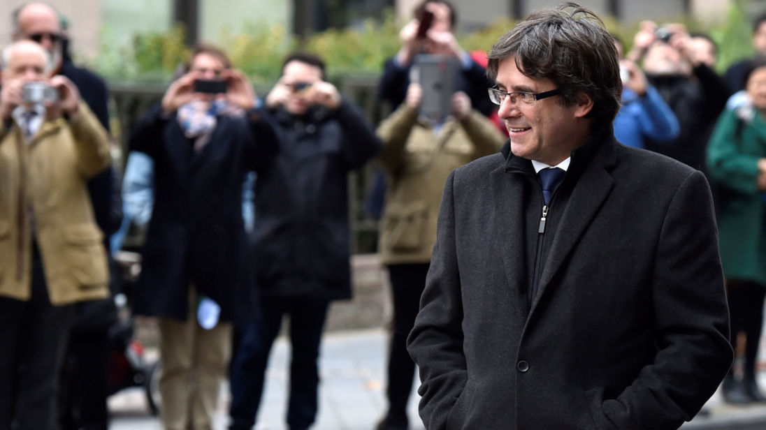 Fostul lider catalan, Carles Puigdemont, s-a predat poliției belgiene