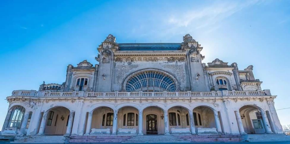 Expoziţie inedită în clădirea-simbol a oraşului Constanţa