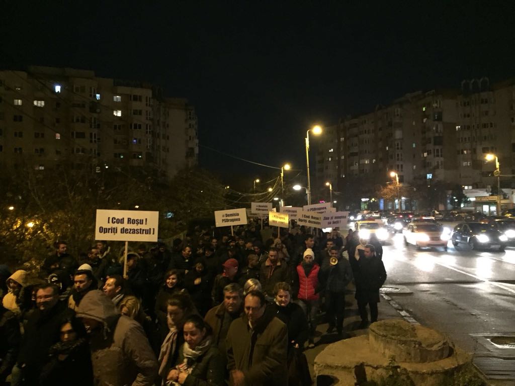 VIDEO/FOTO: Sute de liberali constănțeni protestează pe străzile orașului