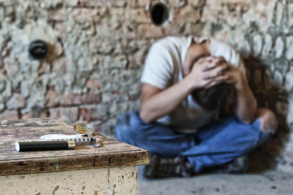 Dependența de droguri poate fi învinsă! Sfaturi de urmat când suspectăm că cineva din jurul nostru consumă substanțe interzise