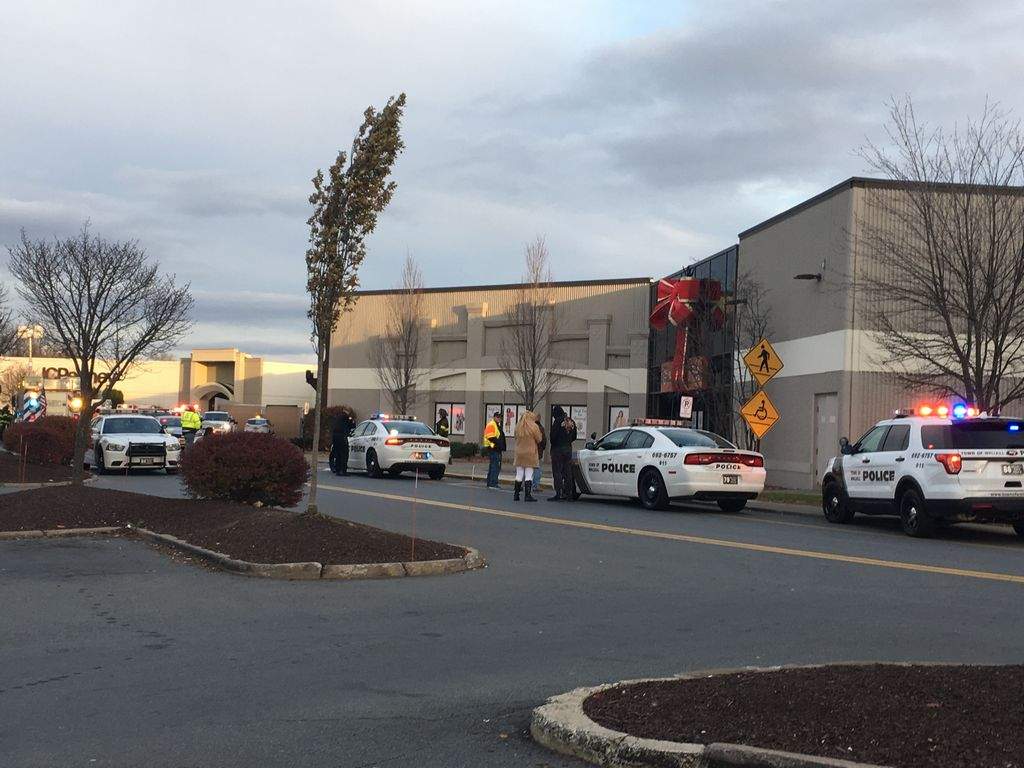 Mall evacuat, după ce în incintă s-au auzit mai multe împușcături!