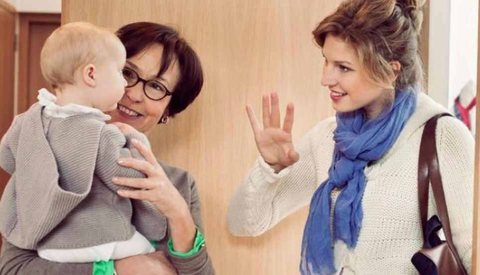 Părinții constănțeni se întorc la serviciu înainte ca cel mic să împlinească vârsta de doi ani
