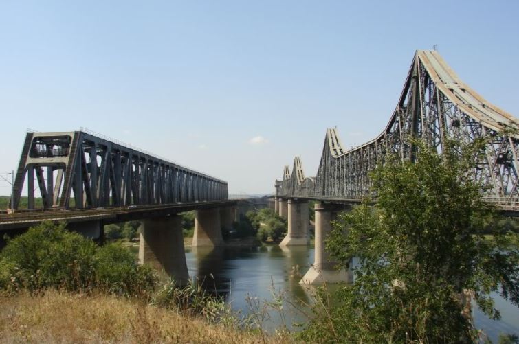 UPDATE – O tânără de 18 ani s-a aruncat în Dunăre de pe Podul de la Cernavodă