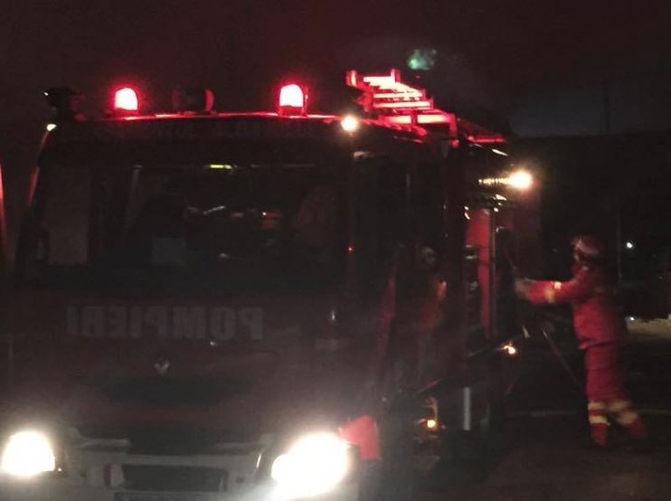 Sibiu: Zeci de persoane evacuate dintr-o pensiune care a luat foc