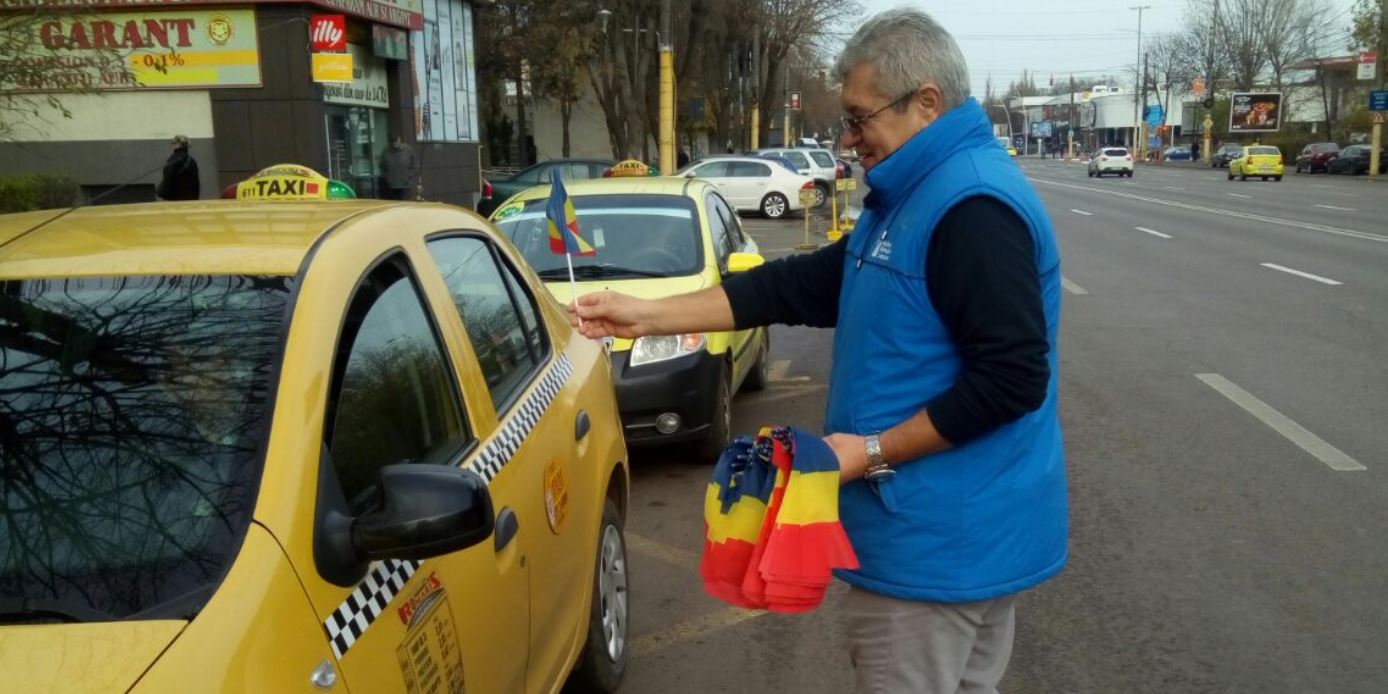 Radio Constanța celebrează Ziua Națională a României. Stegulețe tricolore pentru constănțeni
