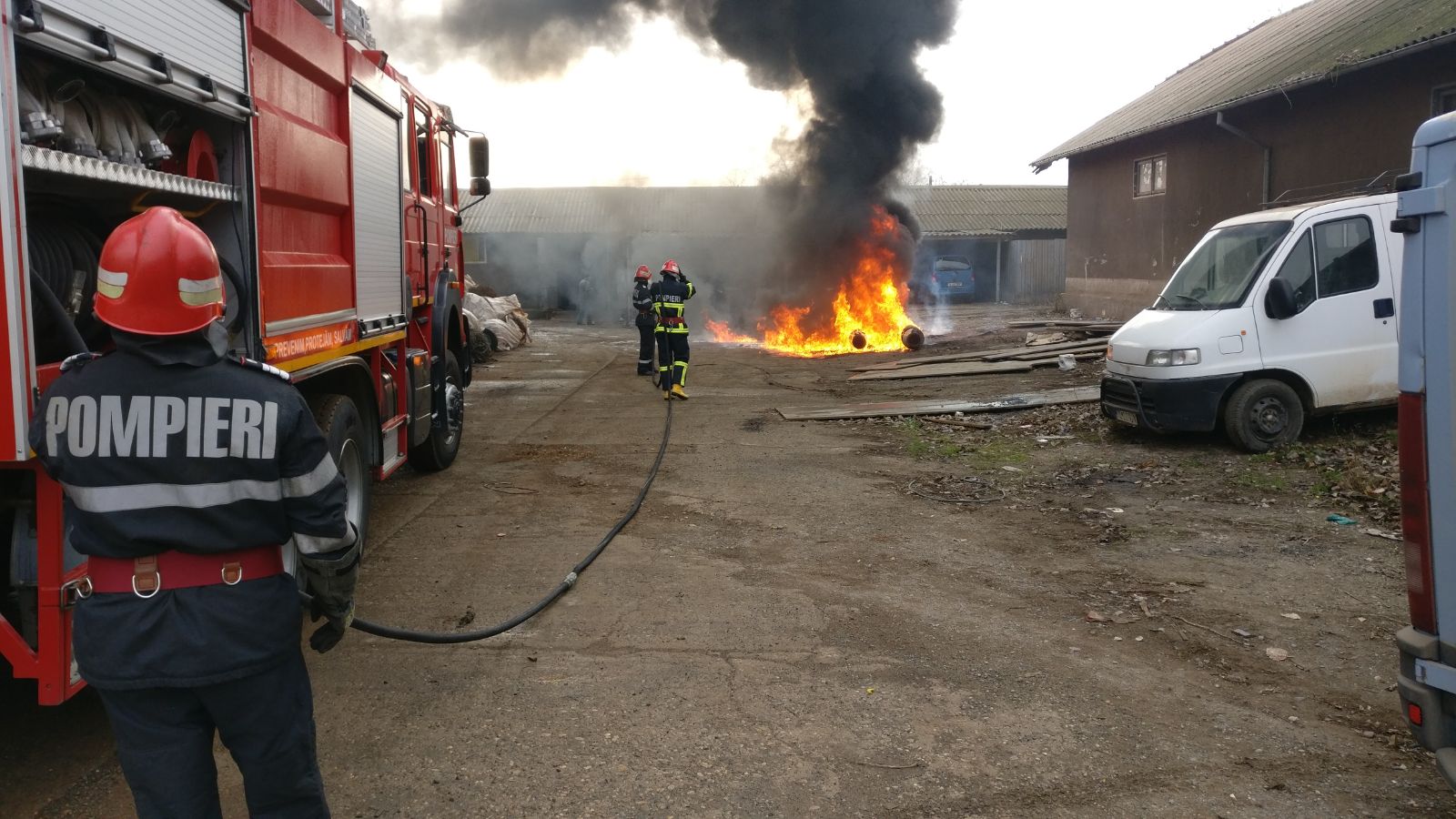 Incendiu la un atelier de confecții metalice din municipiul Tulcea (foto+video)