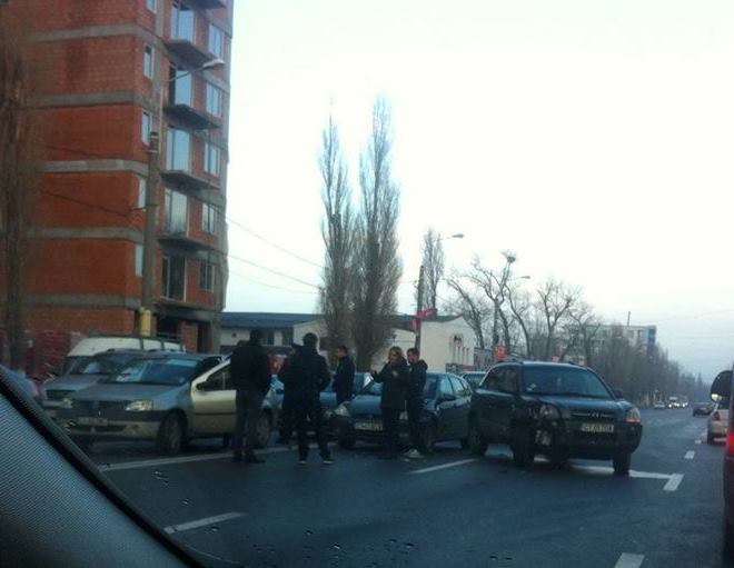 Carambol cu cinci mașini în stațiunea Mamaia! Au intervenit polițiștii și un echipaj SMURD