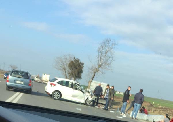 Accident cu trei răniți, la ieșire din Ovidiu spre Mihail Kogălniceanu. Un bebeluș a fost transportat la spital