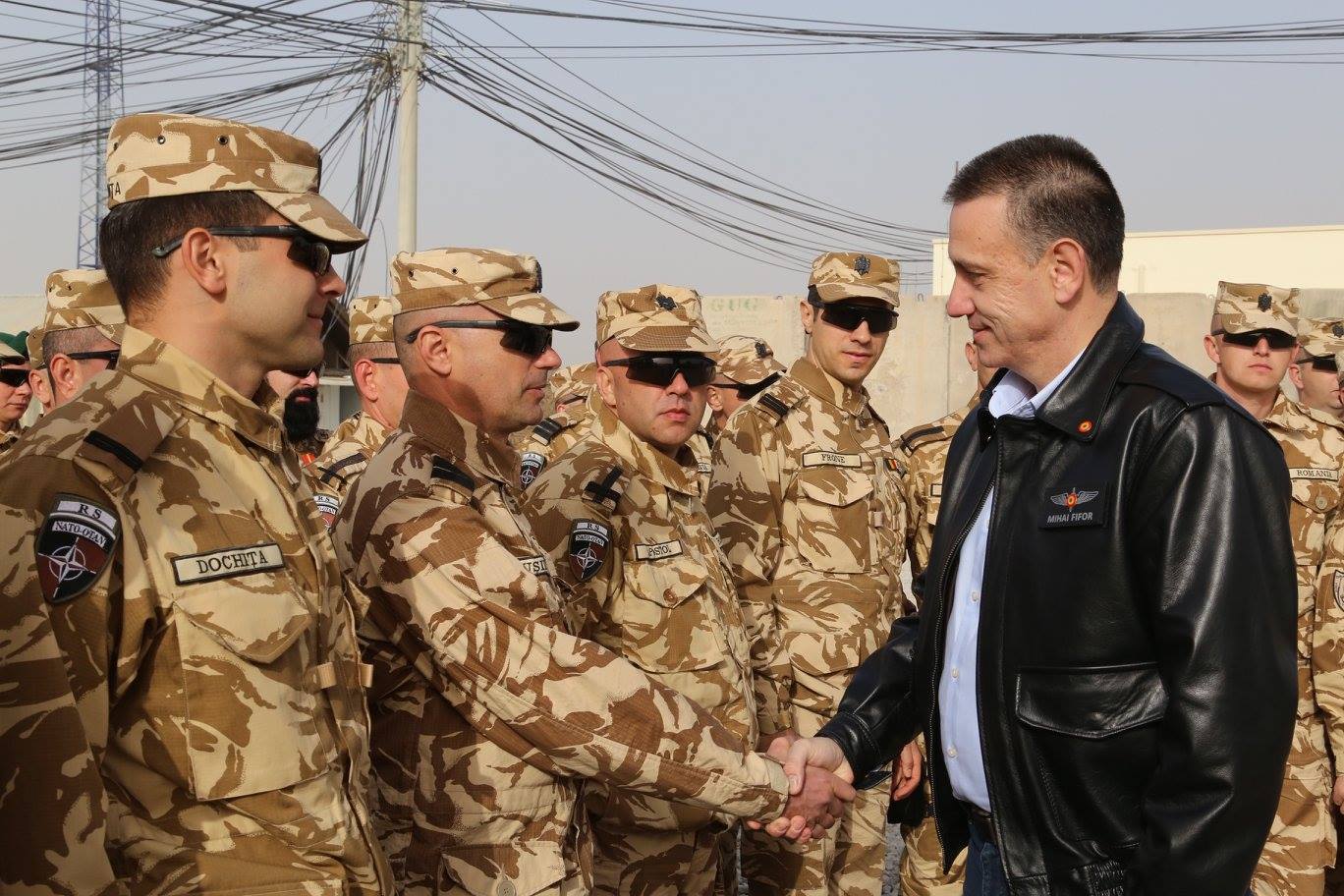 Ministrul Apărării, în vizită la militarii români din Afganistan